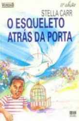 Capa de O esqueleto atrás da porta - Stella Carr