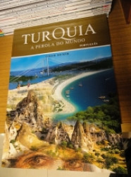 Capa de Turquia - Ömer Demir