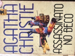 Capa de Assassinato no beco - Agatha Christie