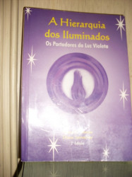 Capa de A Hierarquia dos Iluminados - Narcy C. Fontes Diana Spinachay