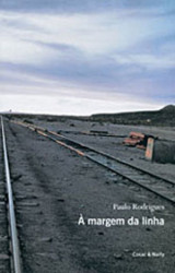 Capa de À margem da linha - Paulo Rodrigues