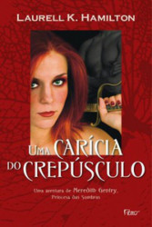 Capa de Uma Carícia do Crepúsculo - Laurell K. Hamilton