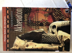 Capa de Akhenaton - Naguib Mahfuz