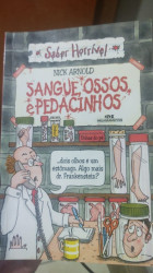 Capa de Sangue, ossos e pedacinhos - Nick Arnold