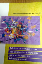 Capa de Brinquedos e brincadeiras nas creches: Critérios de compra e uso dos brinquedos e materiais para instituições de educação infantil - MEC