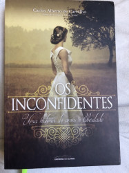 Capa de Os inconfidentes - Carlos Alberto de Carvalho