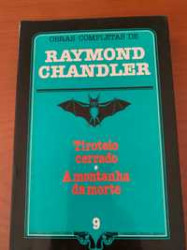 Capa de Tiroteio cerrado A montanha da morte - Raymond Chandler