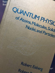 Capa de Quantum Physics of Atoms, Molecules, Solids, Nuclei, and Particles - Robert Eisberg, Robert Resnick