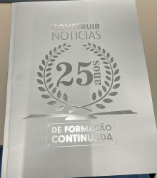 Capa de 25 anos de formação continuada - Construir notícias