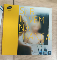 Capa de Ser jovem na França - Caixa Cultural