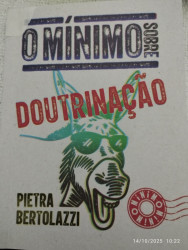 Capa de O mínimo sobre doutrinação - Pietra Bertolazzi