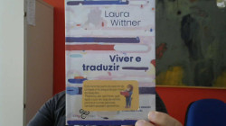 Capa de Viver e Traduzir - Laura Wittner
