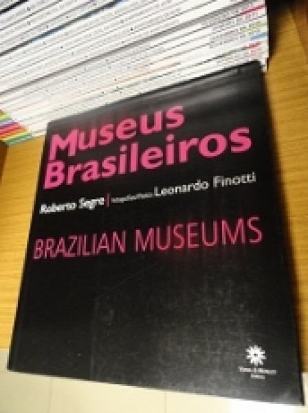 Capa de Museus Brasileiros - Roberto Segre