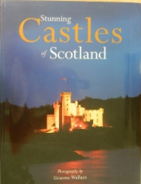 Capa de Stunning Castles of Scotland - Graeme Wallace, Melvin Greative, Printer Trento