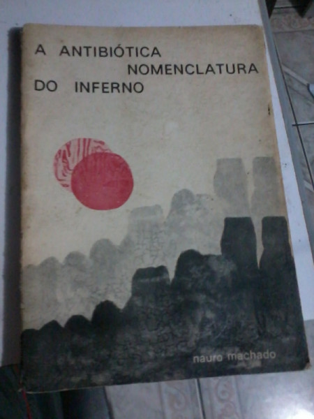 Capa de A Antibiótica Nomenclatura do Inferno - Nauro Machado