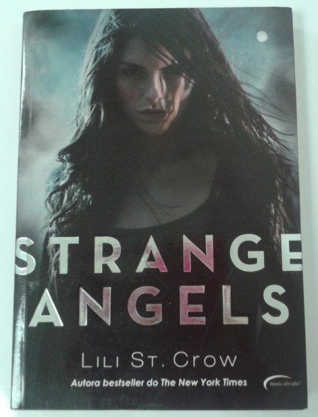 Capa de Strange Angels - Lili St Crow