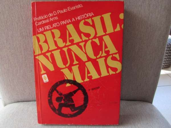 Capa de Brasil Nunca Mais - D. Paulo Evaristo Arns