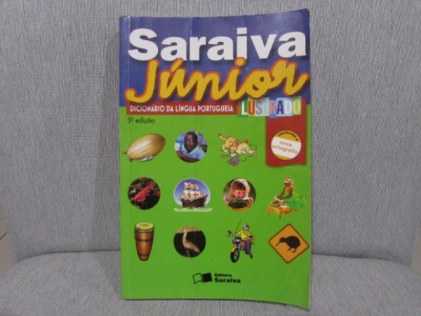 Capa de Dicionário da língua portuguesa ilustrado - Editora Saraiva