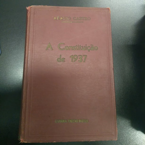 Capa de A Constituição de 1937 - Araujo Castro