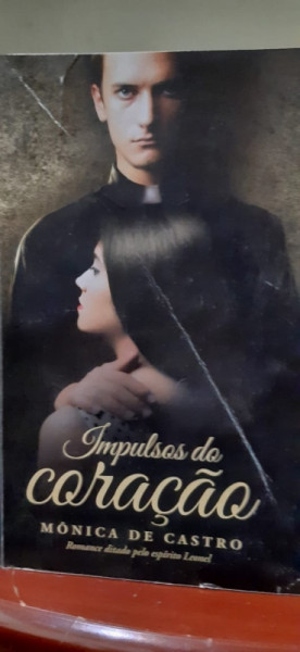 Capa de Impulsos do coração - Mônica Castro; Espírito Leonel
