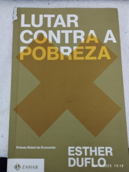 Capa de Lutar contra a pobreza - Esther Duflo
