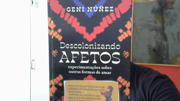 Capa de Descolonizando Afetos - Geni Nuñez